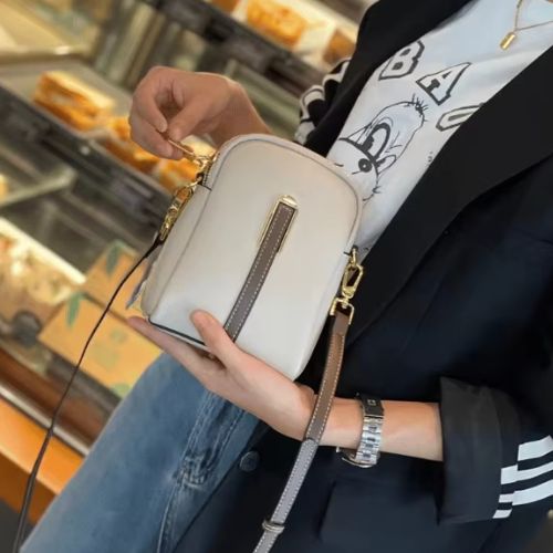 Bolsa de Couro Transversal Feminina Fendy